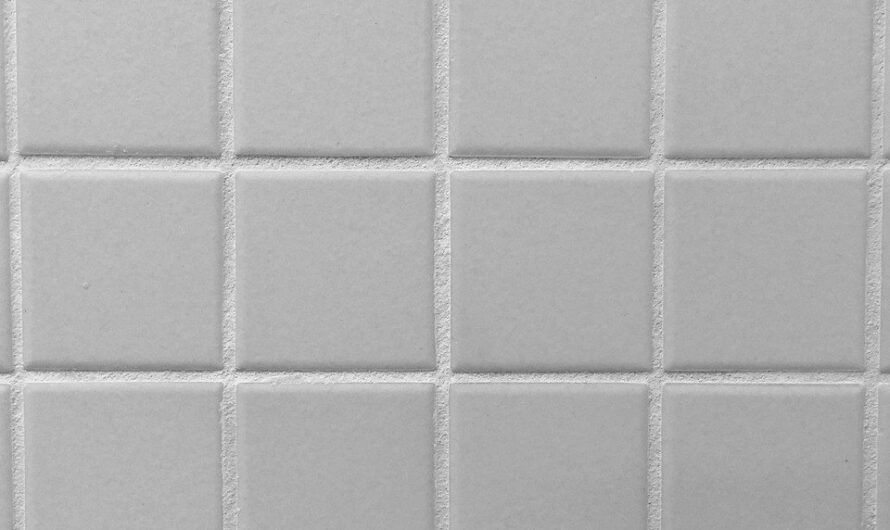 Skąd się bierze biały nalot na płytkach po fugowaniu? Jak zmyć?