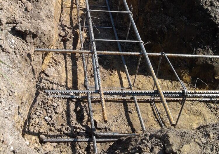 Jakie błędy przy zasypywaniu fundamentów prowadzą do pęknięć?