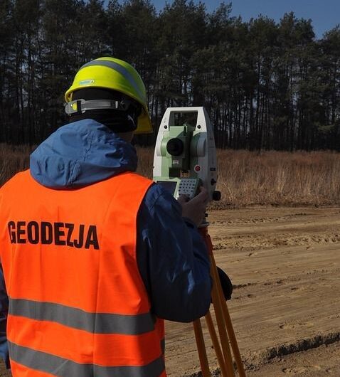 Jak wyznaczyć granice działki telefonem? Najlepsze sposoby