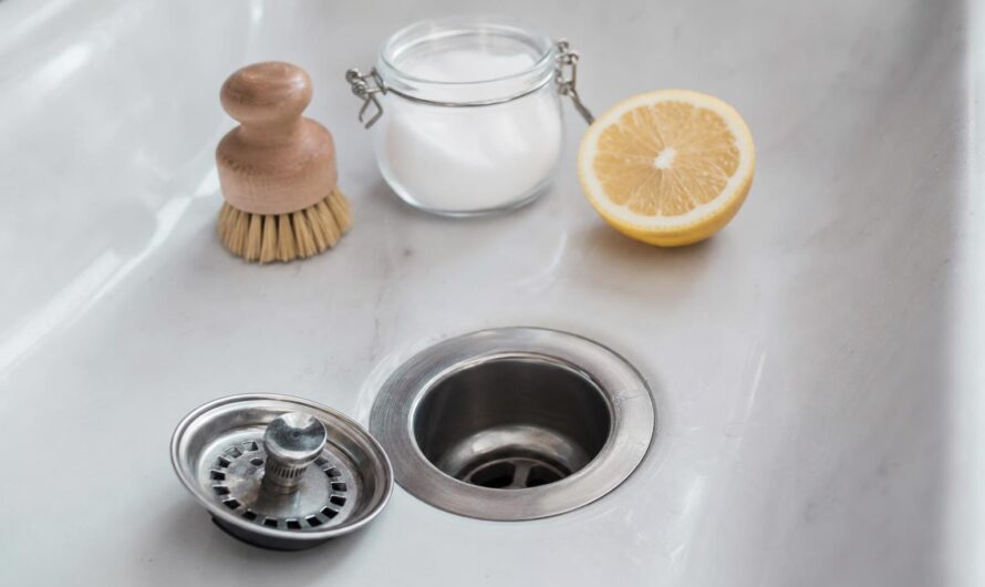 Jak usunąć zapach kanalizacji wydobywający się z odpływu?