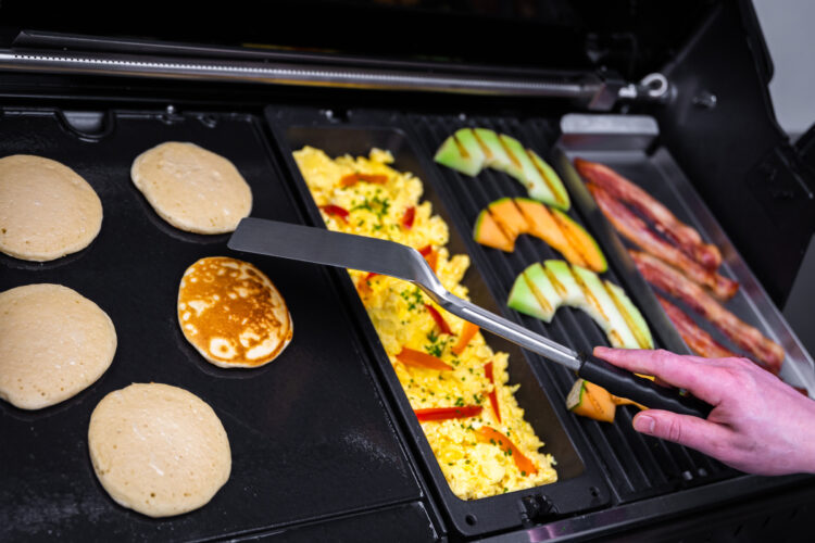 Od śniadania po rzemieślniczą pizzę. System "Do More" w grillach na Twoim tarasie.